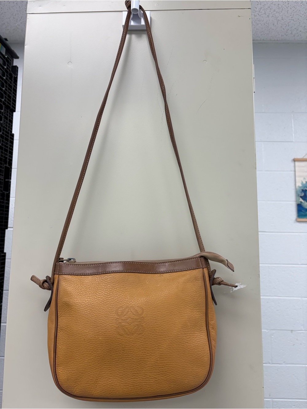 VTG LOEWE Anagram Embossed Grained Leather Crossbody Shoulder Bag Mustard Tan - Picture 3 of 16